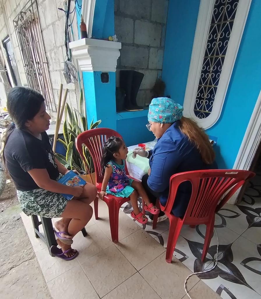 Salud_Guayas's tweet photo. El personal del #Distrito09D08 visitó a los niños y niñas del recinto #Cerecita, para realizar control de niño sano 👶🩺.
Se brindó atención integral con toma de medidas antropométricas, control de hemoglobina, vacunación y valoración odontológica.
#MSPEnTerritorio https://t.co/9UB5aRIONw