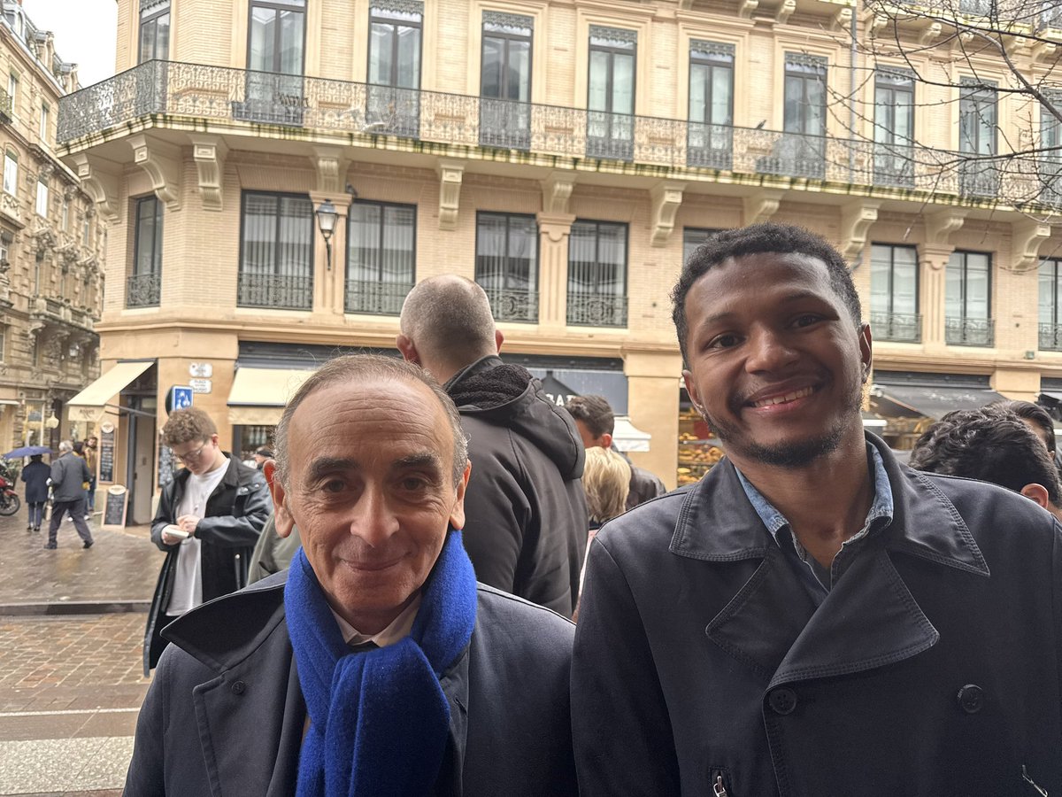leopoussou_'s tweet photo. J’étais ce week-end aux cotés de @ZemmourEric à la Reconquete de Toulouse.
Nous avons ensemble partagé le marché Victor Hugo et rencontré de nombreux producteurs locaux. Merci @Reconquete_off pour ces deux jours à vos côtés! Et surtout, surtout, vive la France🇫🇷 https://t.co/uxWFIoEuYt