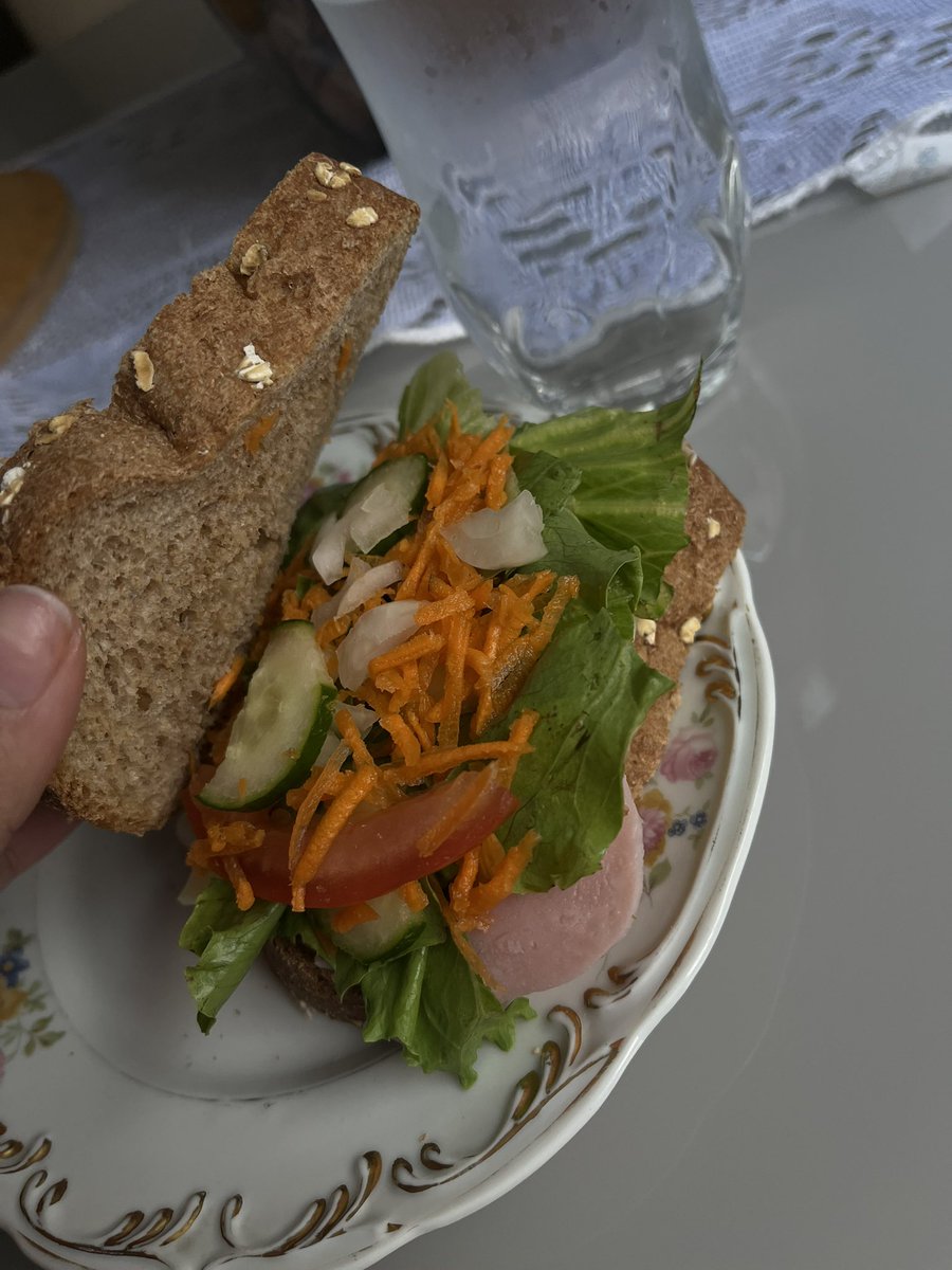 Omad de hj

— nem queria comer tudo isso de carbo, mas meu irmão ta almoçando subway e eu tava babando mt