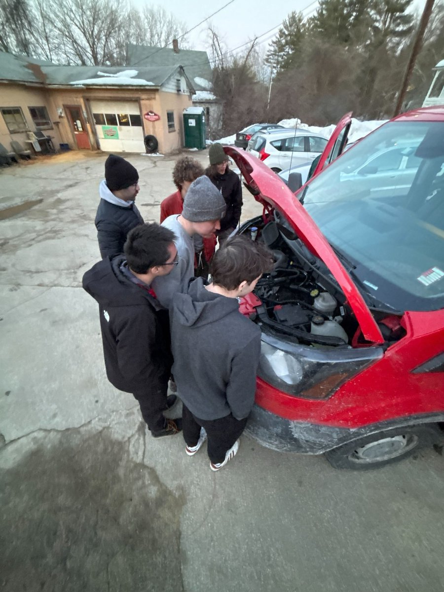 ozonepilots's tweet photo. I couldn’t go to the tourney but enjoy this picture of the boys hard at work trying to figure out what went wrong https://t.co/GTv8XeLxx3
