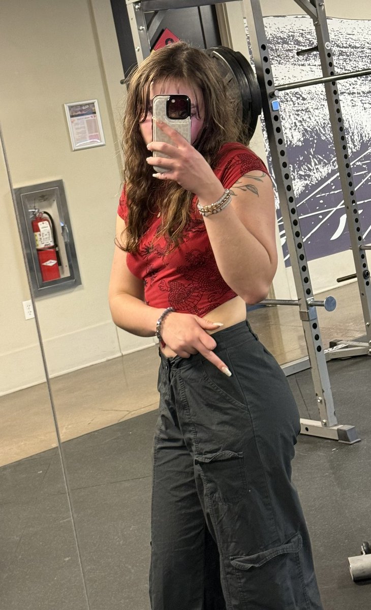 kkmyway06's tweet photo. The way idc how you have to skip meals and paying bills to serve me. Wouldn’t you rather be in debt than leave me dissatisfied? https://t.co/GUV710TyMT