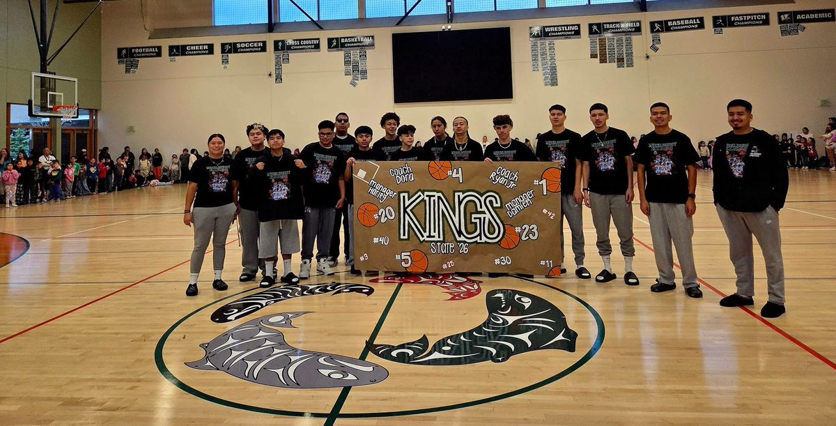 _rthompsonjr's tweet photo. Great send off from the school, now we’re on our way to Spokane for the state tournament! https://t.co/Yx7p8xRYd2