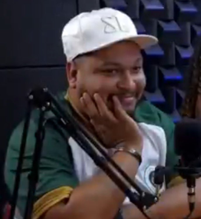 amo que já tem gente destilando energias negativas com o possível enredo de 2027 da imperatriz sendo que tem escola que nem pagou os funcionários o ano de 2025/2026 ainda