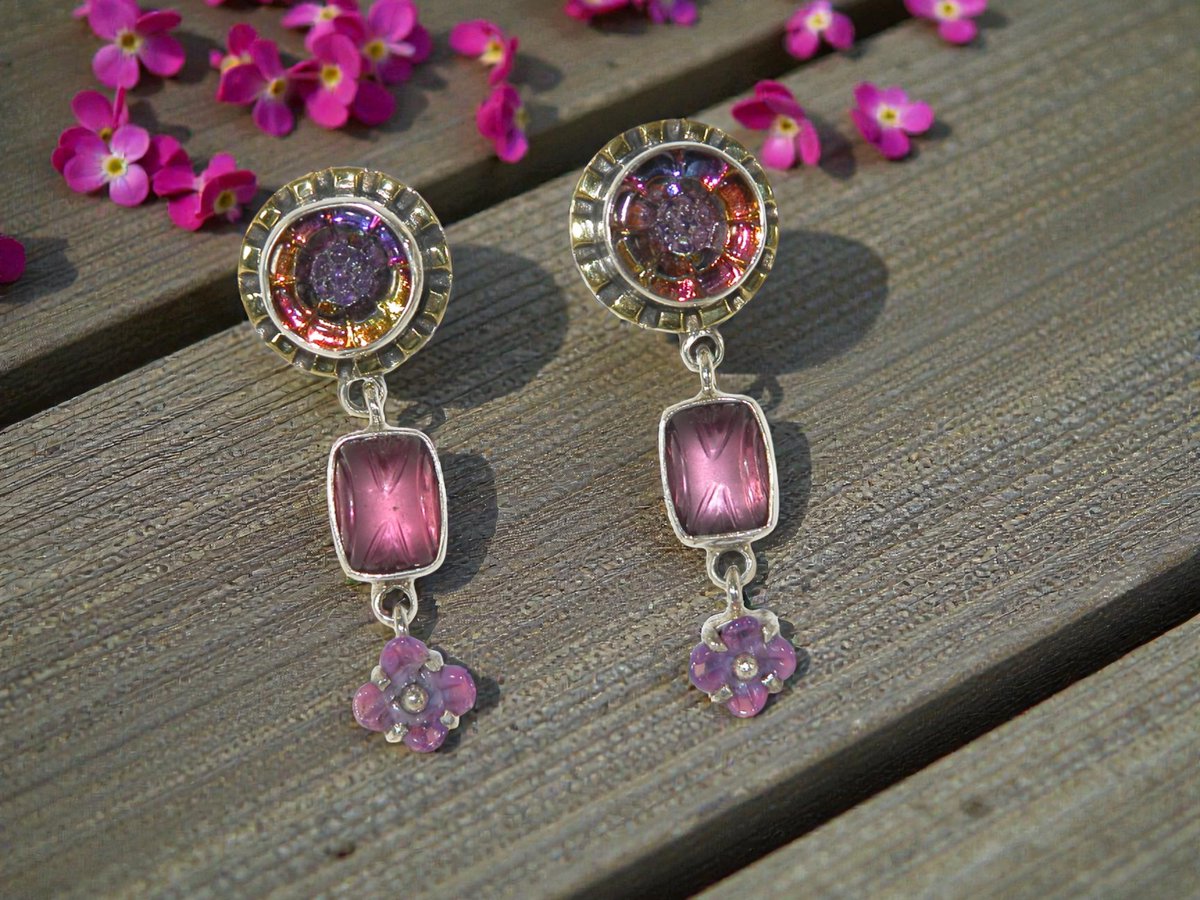 Amykahnrussell's tweet image. Love these tiny Czech glass buttons made into earrings! Find them at the Philly Flower Show! amykahnrussell.com/products/blue-… #CzechGlass #GlassButtons #HandmadeJewelry #EarringsOfTheDay #UniqueEarrings #JewelryDesign #CraftedWithLove #ArtisanJewelry #FashionAccessories