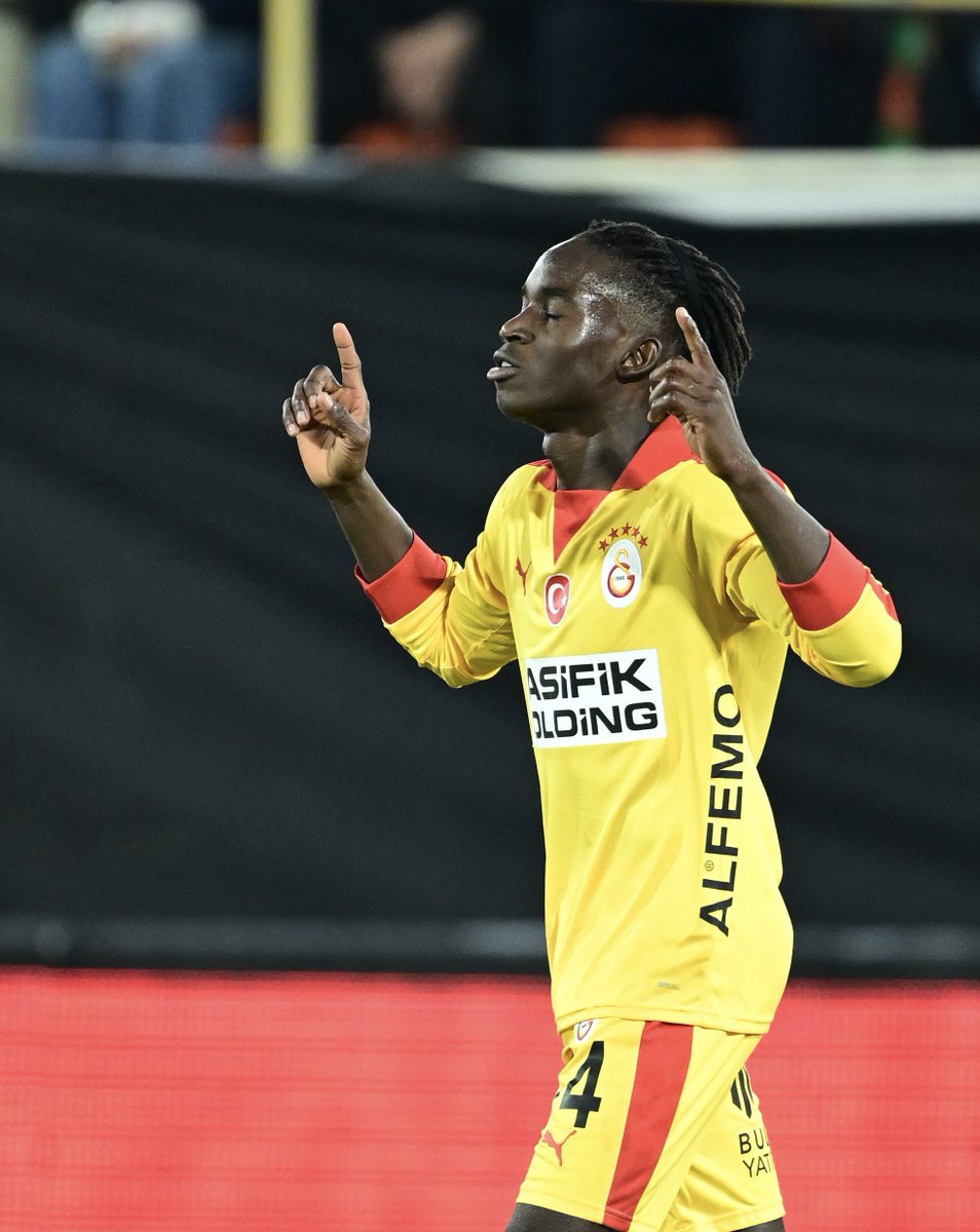 GalatasaraySK's tweet photo. ⚽️ Galatasaray formasıyla attığı ilk golün ardından Renato Nhaga! 🧿

#ALNvGS https://t.co/tDFhWRaABI