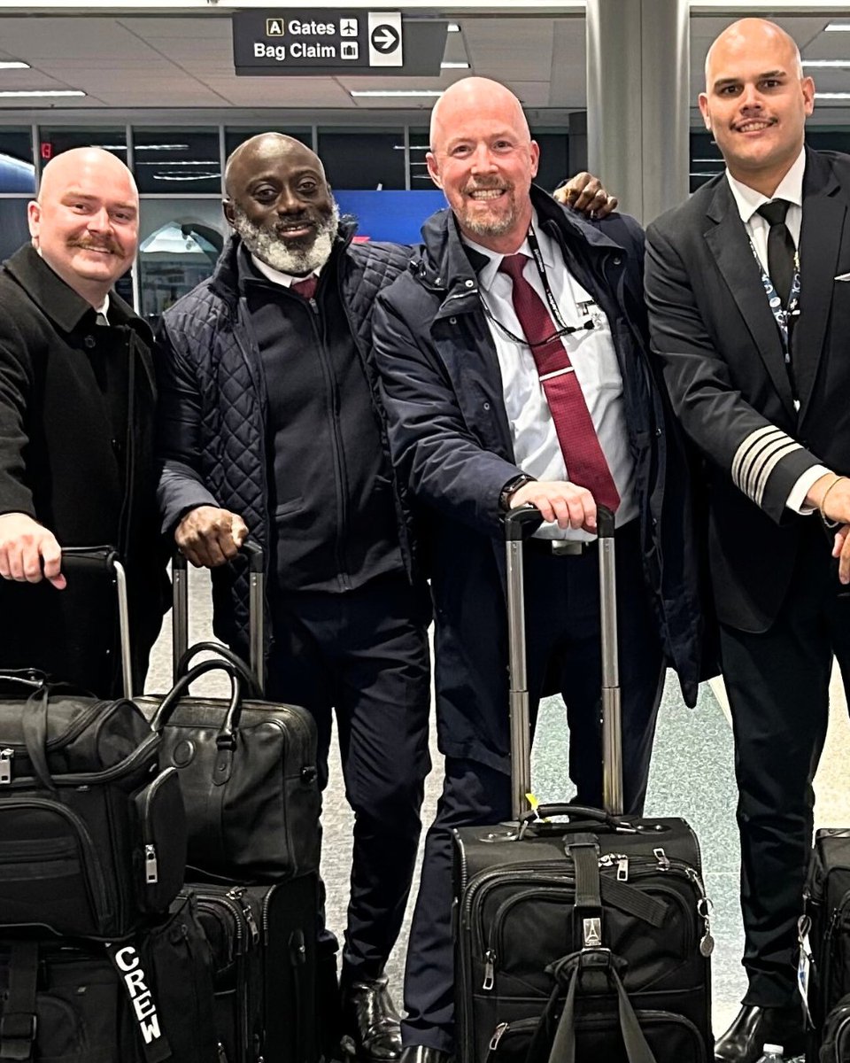 PSAAirlinesInc's tweet image. Crew energy: good vibes only 🙌✈️

#crew #aviation #PSAairlines