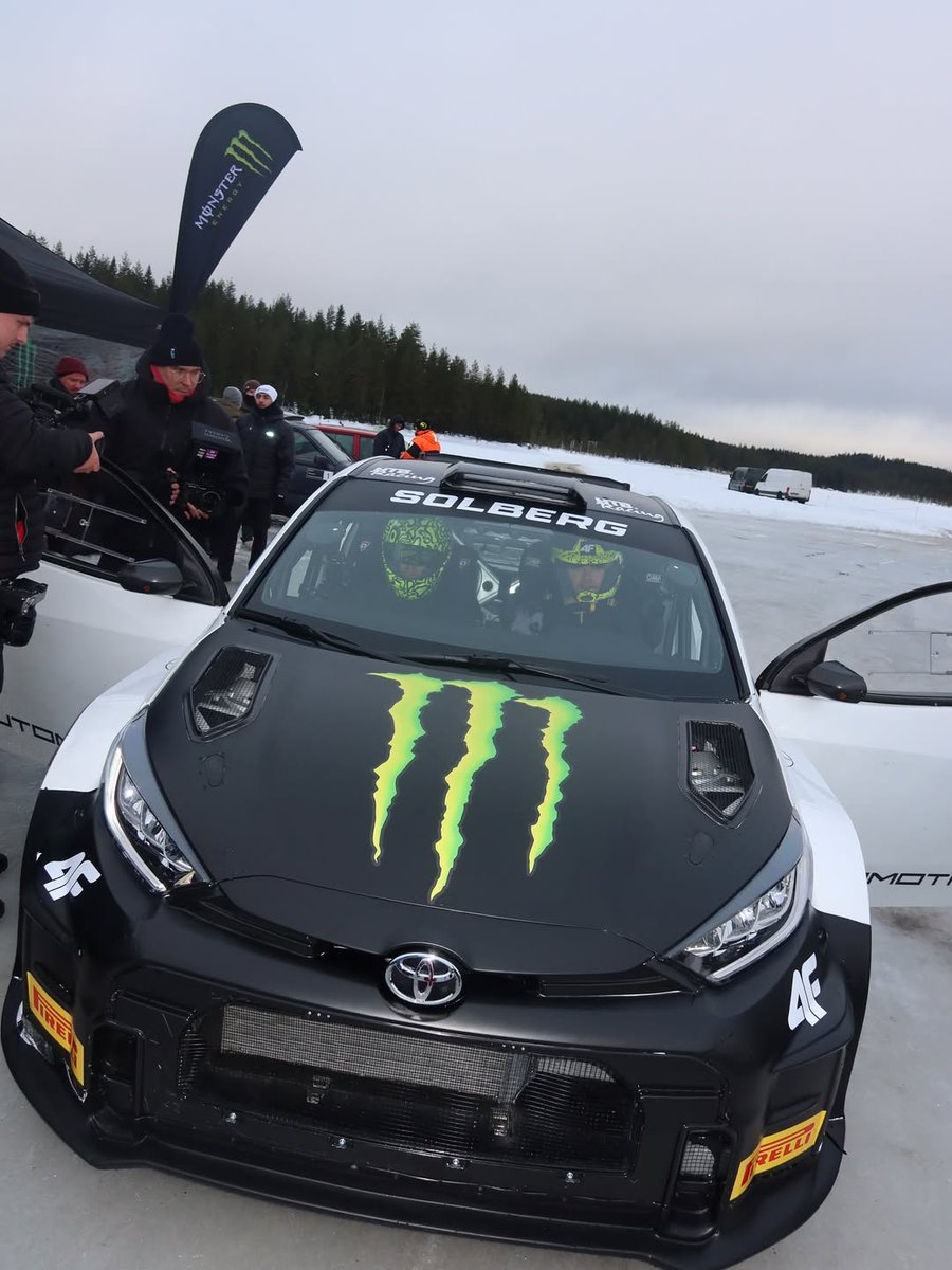 CarburandoTV's tweet image. 🙌 El campeón del mundo, con dos que de derrapar saben un poco…

👉 Antes del comienzo de la temporada de la @F1, Lando Norris pasó una jornada a puro rally en Suecia con Oliver y Petter Solberg.

#Rally #Norris #Solberg