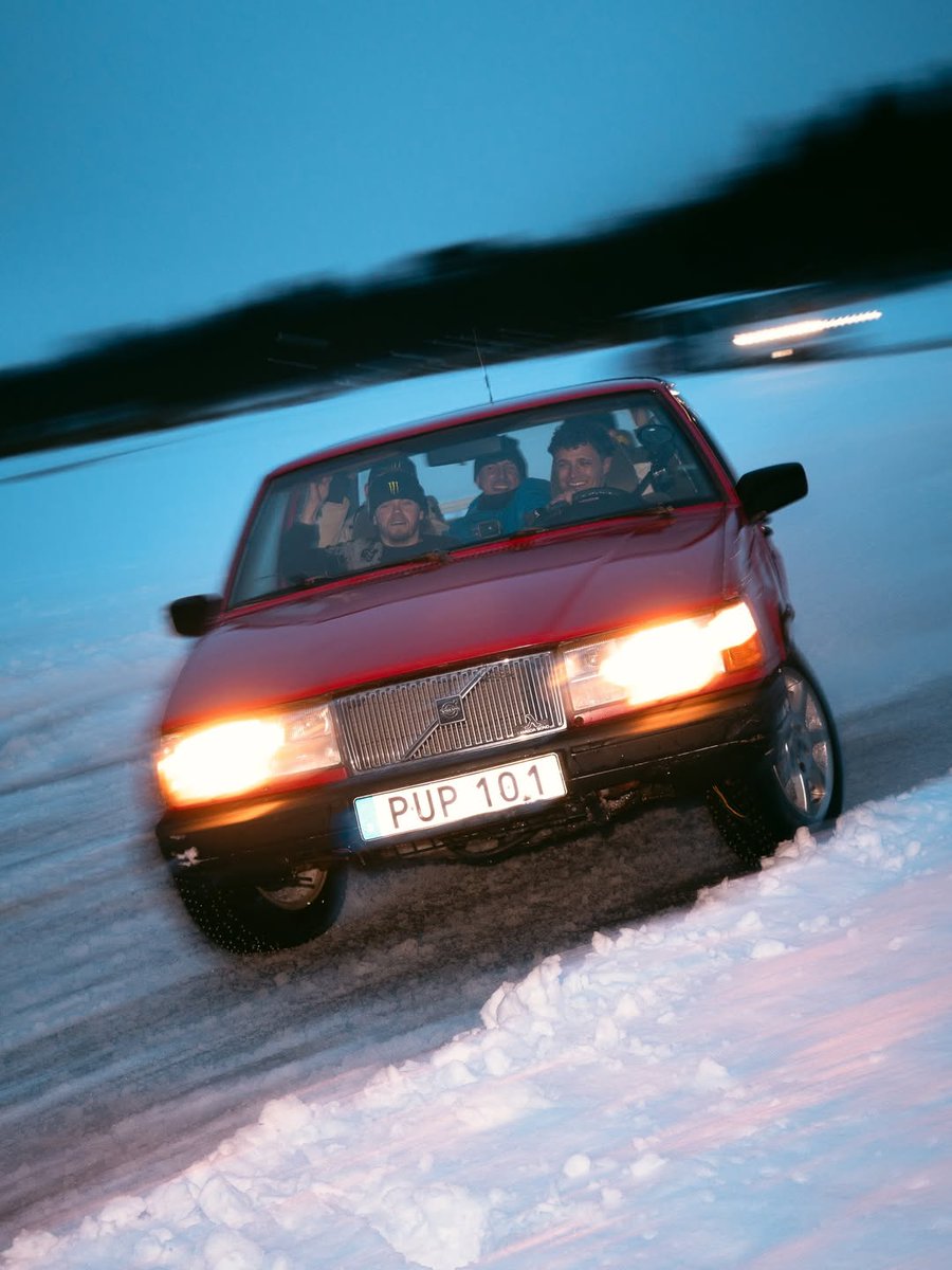 CarburandoTV's tweet image. 🙌 El campeón del mundo, con dos que de derrapar saben un poco…

👉 Antes del comienzo de la temporada de la @F1, Lando Norris pasó una jornada a puro rally en Suecia con Oliver y Petter Solberg.

#Rally #Norris #Solberg