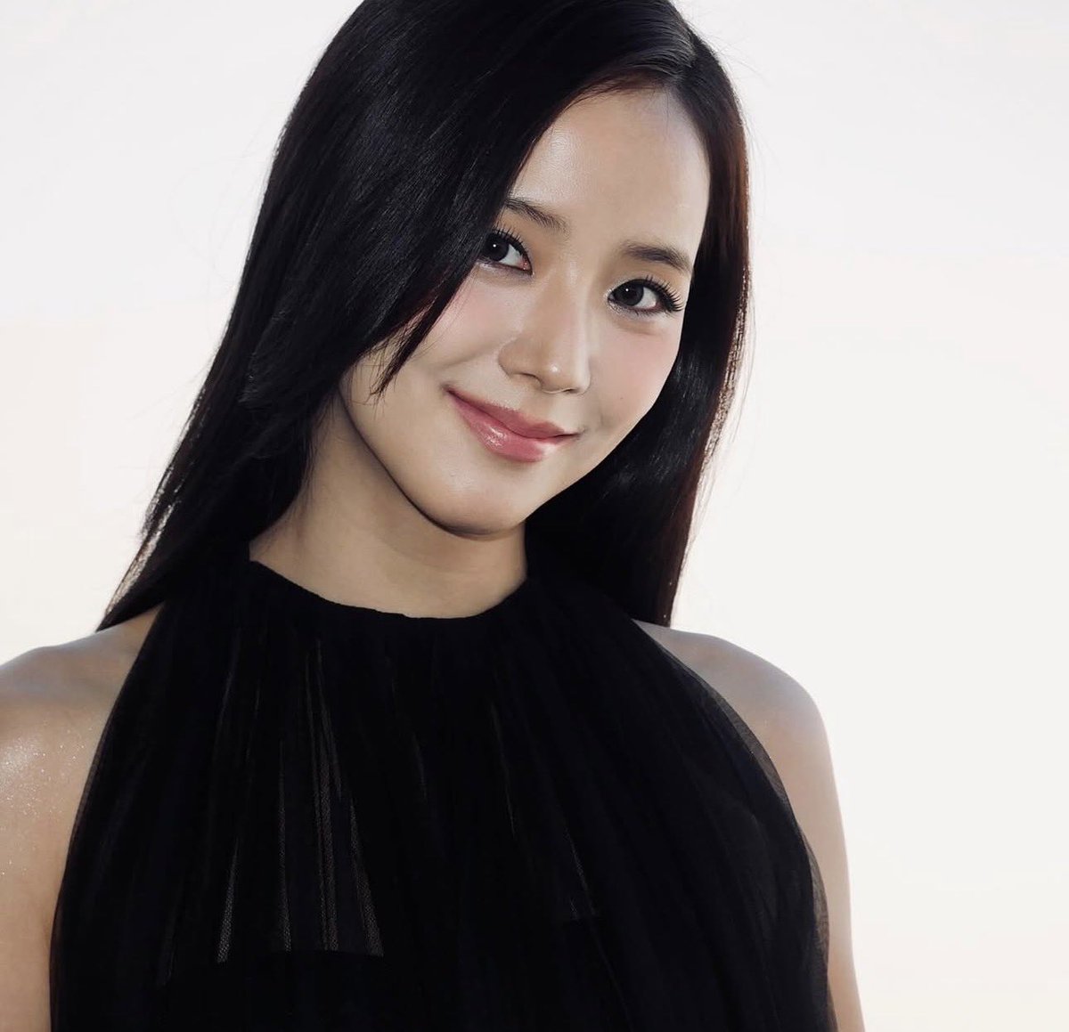JISOO NEWS tweet media