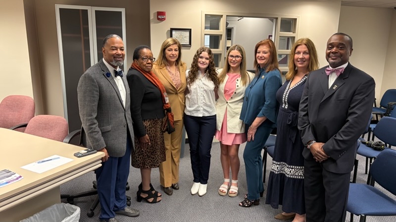 WomenInGovt's tweet photo. Only thing better than being in the southern sun in February is spending it with the one and only women legislators of #SweetHomeAlabama! It was a beautiful morning to spend with these inspiring leaders – next up is the The Sunflower State🌻 https://t.co/SlXhr9YC1l