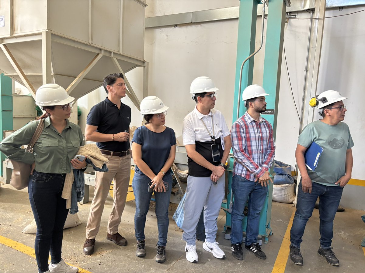 Junto al <a href="/MinTransporteCo/">MinTransporte</a> y el #CUEETolima, visitamos TRIBOX en Ibagué para fortalecer la competitividad del café  y apoyar a los productores locales con enfoque sostenible y proyección internacional. ☕🌱 #CafésEspeciales #CompetitividadRegional