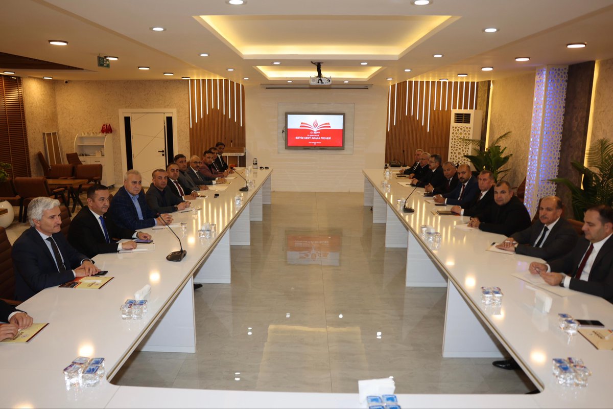 Feke_mem's tweet photo. İl Millî Eğitim Müdürümüz Sayın Mehmet Nurettin Aras’ın başkanlığında; İl Müdür Yardımcılarımız ve İlçe Millî Eğitim Müdürlerimizin katılımıyla Ramazan ayının manevi atmosferinde iftar programı gerçekleştirildi.

📍Adana Öğretmenevi.  
@tcmeb @AdanaMem https://t.co/cB4P975cuZ