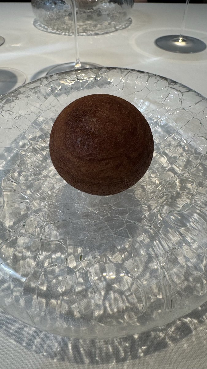raulcl7's tweet photo. @DisfrutarBCN No hace falta que tú dises nada más

Se repitió 🤤

Pan chino relleno de caviar y crema agria. 

Historia, mito, icono, aura https://t.co/PJlLwl79Ww