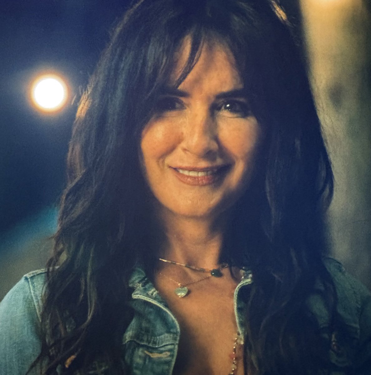 French woman tweet media