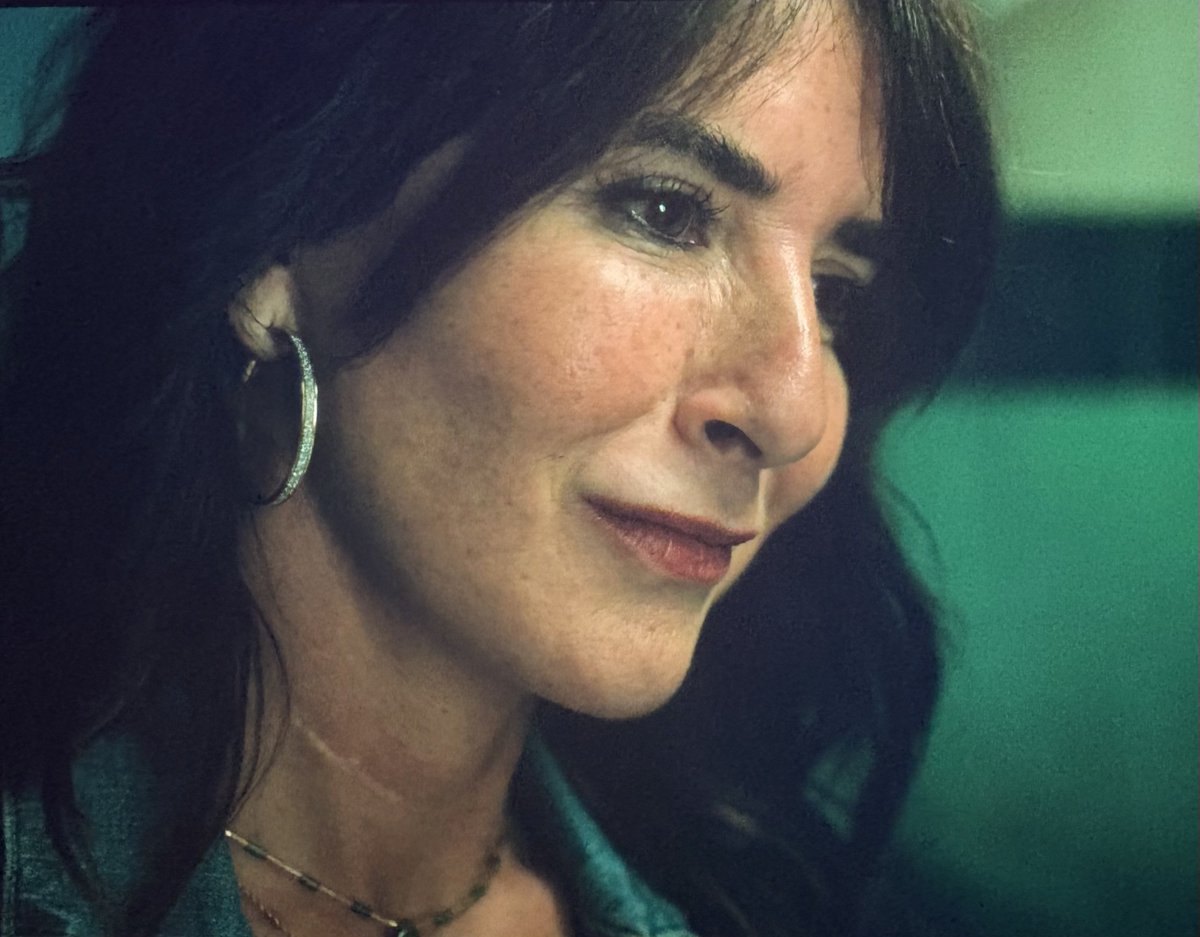 French woman tweet media