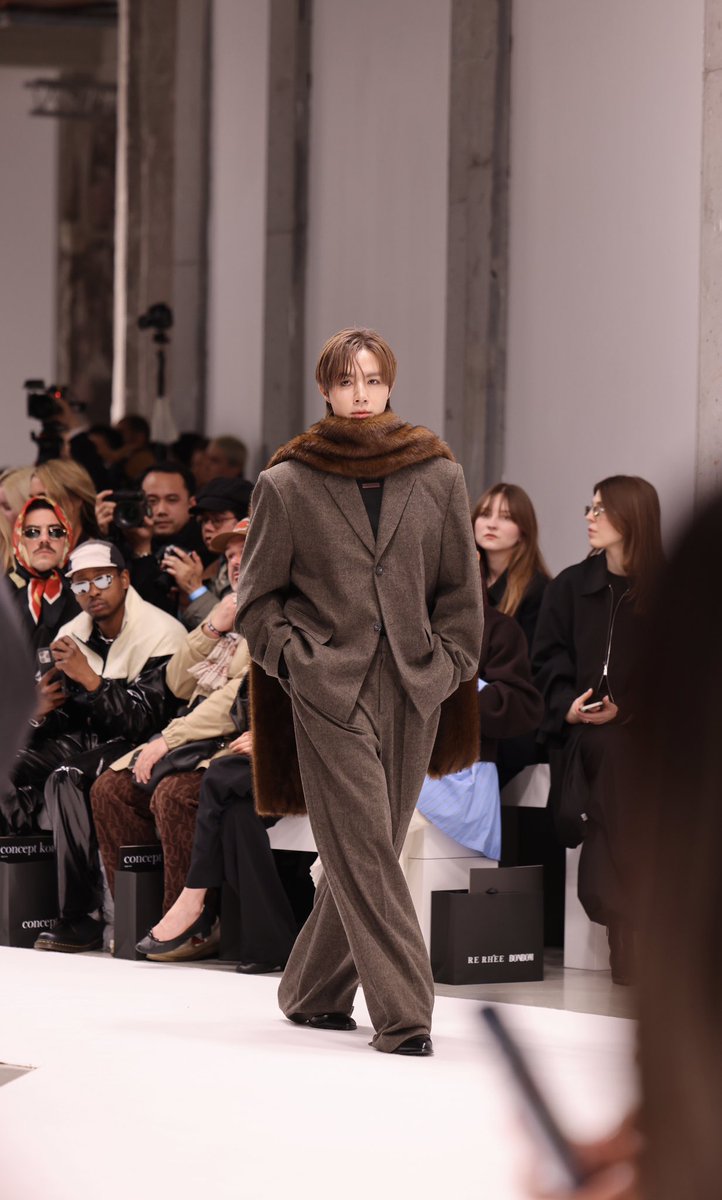 SECRET_Styled's tweet photo. #컨셉코리아 #ConceptKorea
#CONCEPTKOREAXZEEPRUK
#PFW2026
#ZeePruk https://t.co/4fcYQoe3ur