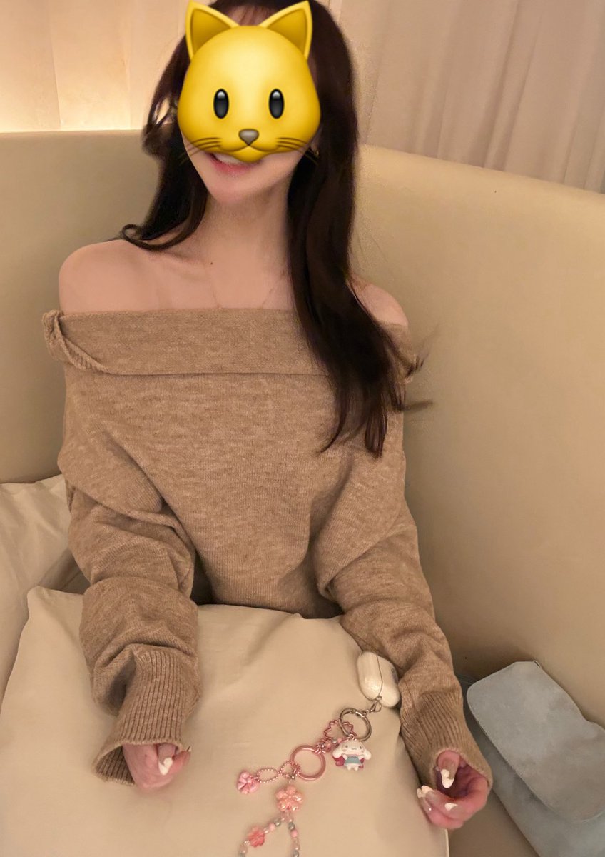 frutan_girl's tweet photo. ← 肩、広頚筋ボト済み、41kg
→ボト打つ前、鬼の巻き肩、43kg

だから本当に骨格ストレートでもボトとダイエットと姿勢である程度首周り華奢にできると思う‼️‼️‼️限界はあるけど‼️‼️
これからも肩周り華奢にする方法を研究するぞ💖🎶✨ https://t.co/UIrqrwT2BN