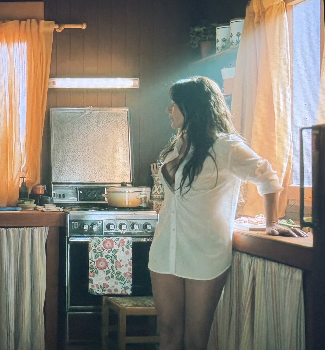 French woman tweet media