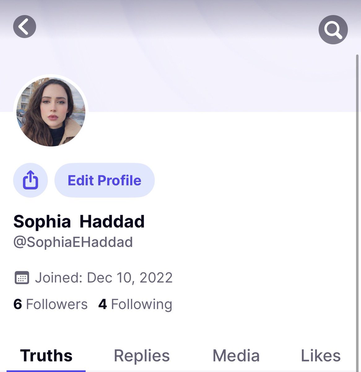 كم شخص بيكم موجود على منصة ترامب TruthSocial 

اني موجودة بس ما استخدمه 
مسويته علمود اتابع ترامب فقط.