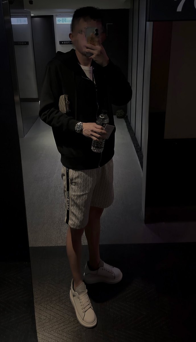 宸冠西 tweet media