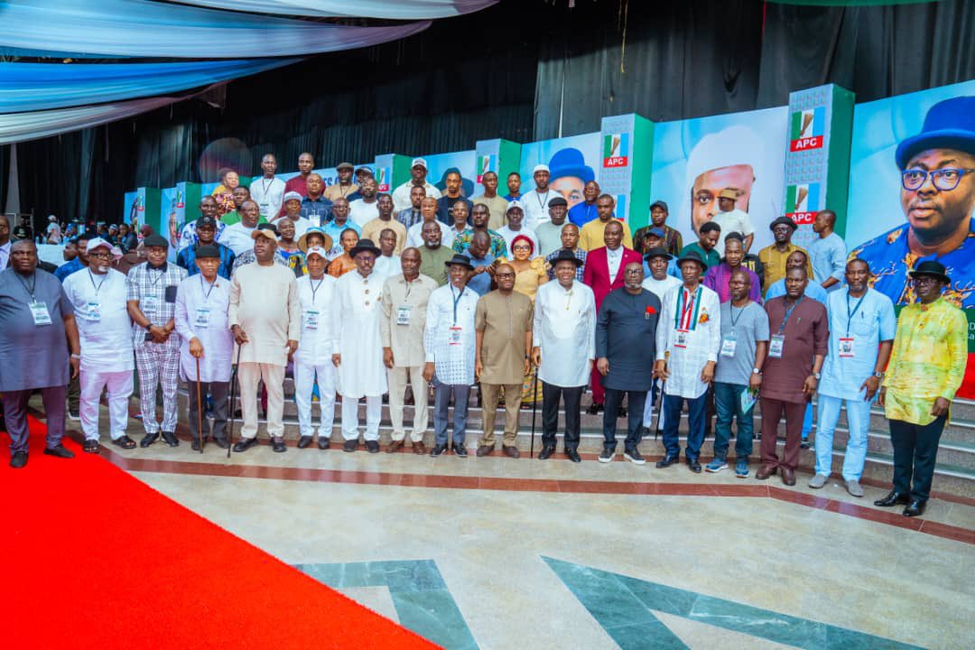 govdouyediri's tweet photo. Congratulations New State Working Committee of Bayelsa APC!

This afternoon, with the affirmation of all leaders, delegates, and stakeholders, our party, the All Progressives Congress (APC), in Bayelsa State elected members of the State Working Committee.  

The peaceful atmosphere and process that pervaded the entire exercise have further strengthened the bond of unity among members.

Congratulations to our brand new State Chairman, Hon. Warman Weri Ogoriba, and other working committee members.  

In my brief address, I urged members of the party to remain united and continue to work hard for the re-election of President Bola Ahmed Tinubu and also deliver all candidates of APC in the other elective positions. 

Thank you all for standing firmly with our Government of Assured Prosperity in the journey towards a greater, united and prosperous Bayelsa. Nua!