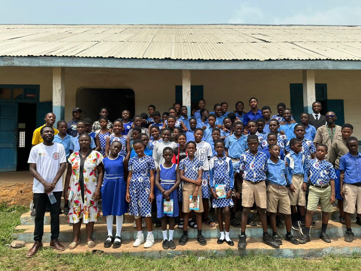 The Akropong District Office of the Environmental Protection Authority (EPA), Eastern Region, organized an environmental education session at Salem Presby Basic School, Akropong, focusing on proper waste management. Pupils were educated on responsible waste disposal and