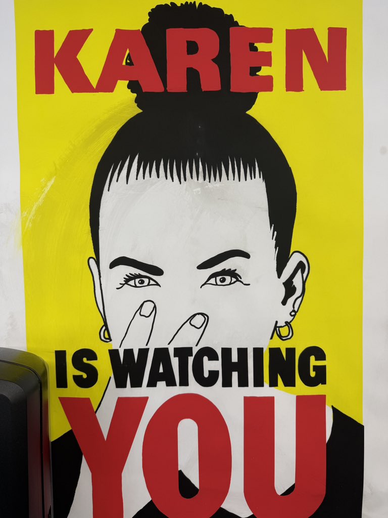 GUYERDIGITAL's tweet image. HAPPENING NOW IN PORTLAND 

LIVE THEFT AT THE SUPERMARKET 

PULLED UP ON SCENE RIGHT AS THIS DRUNK MAN ROBS THE STORE 

THIS IS A DAILY THING 

#pdx #supermarket #theft #kareniswatching