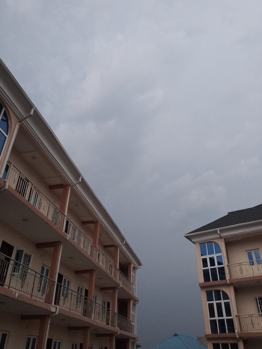 jblezzing01's tweet image. Weather for tea and sleep 😴😴 
#sleep #rainy #Coldnight