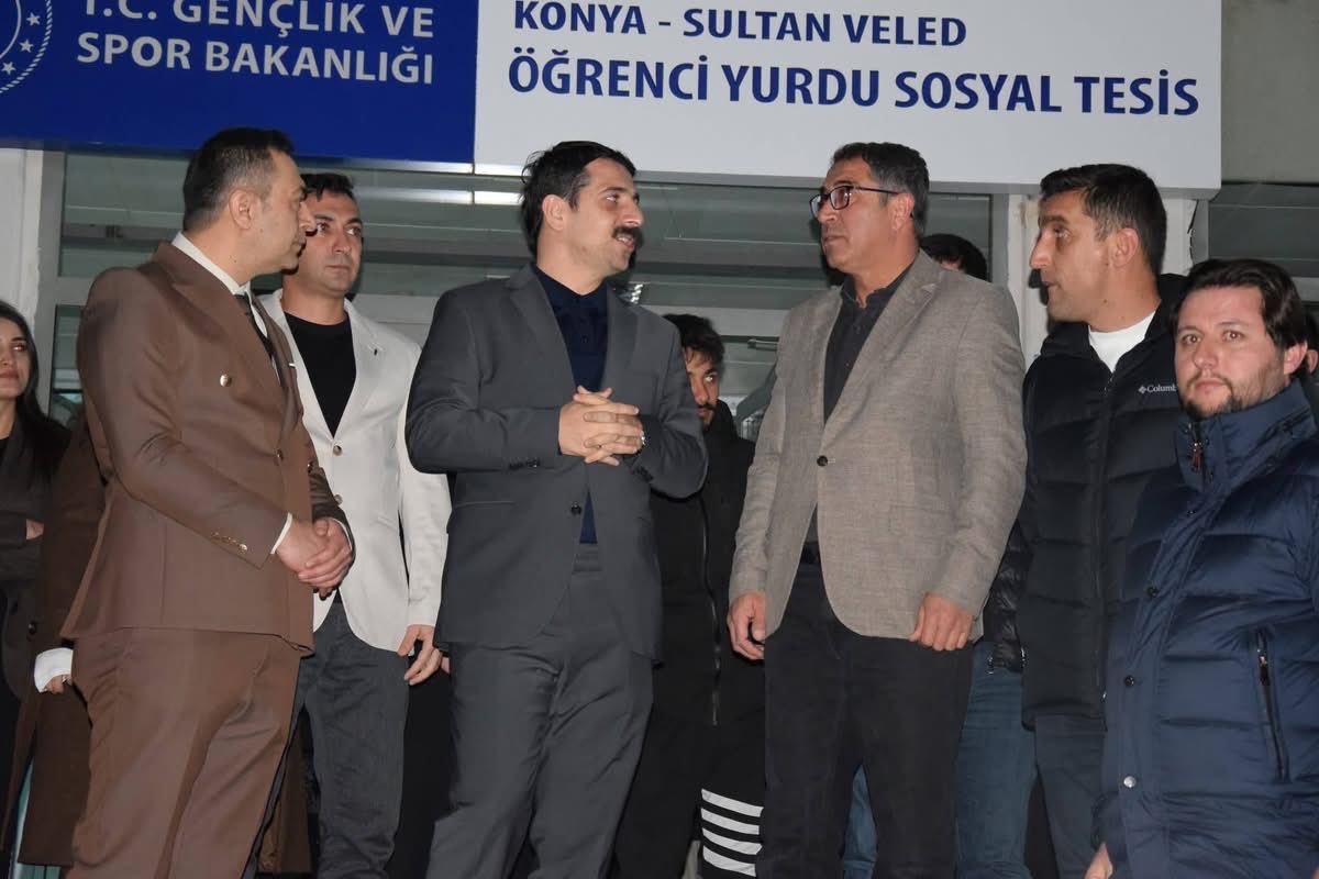 GSB_KarapinarGM's tweet photo. Sultan Veled Yurdu’nda, ilçe protokolümüzle birlikte gençlerimizle aynı iftar sofrasında buluştuk.

Karapınar Gençlik Merkezi Türk Tasavvuf Musikisi Korosu ve semazen grubunun da sahne aldığı programda Ramazan’ın manevi iklimini hep birlikte yaşadık. https://t.co/yMR8cb0Tbg