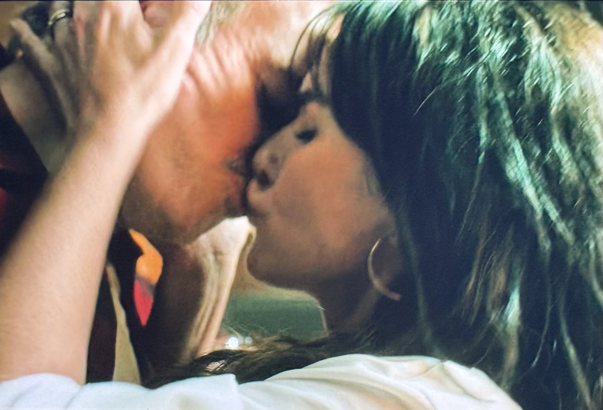 French woman tweet media