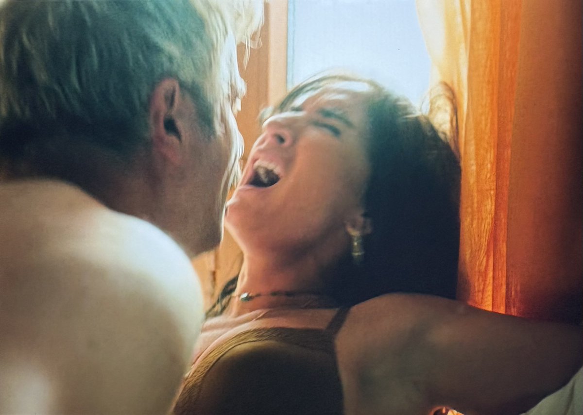 French woman tweet media