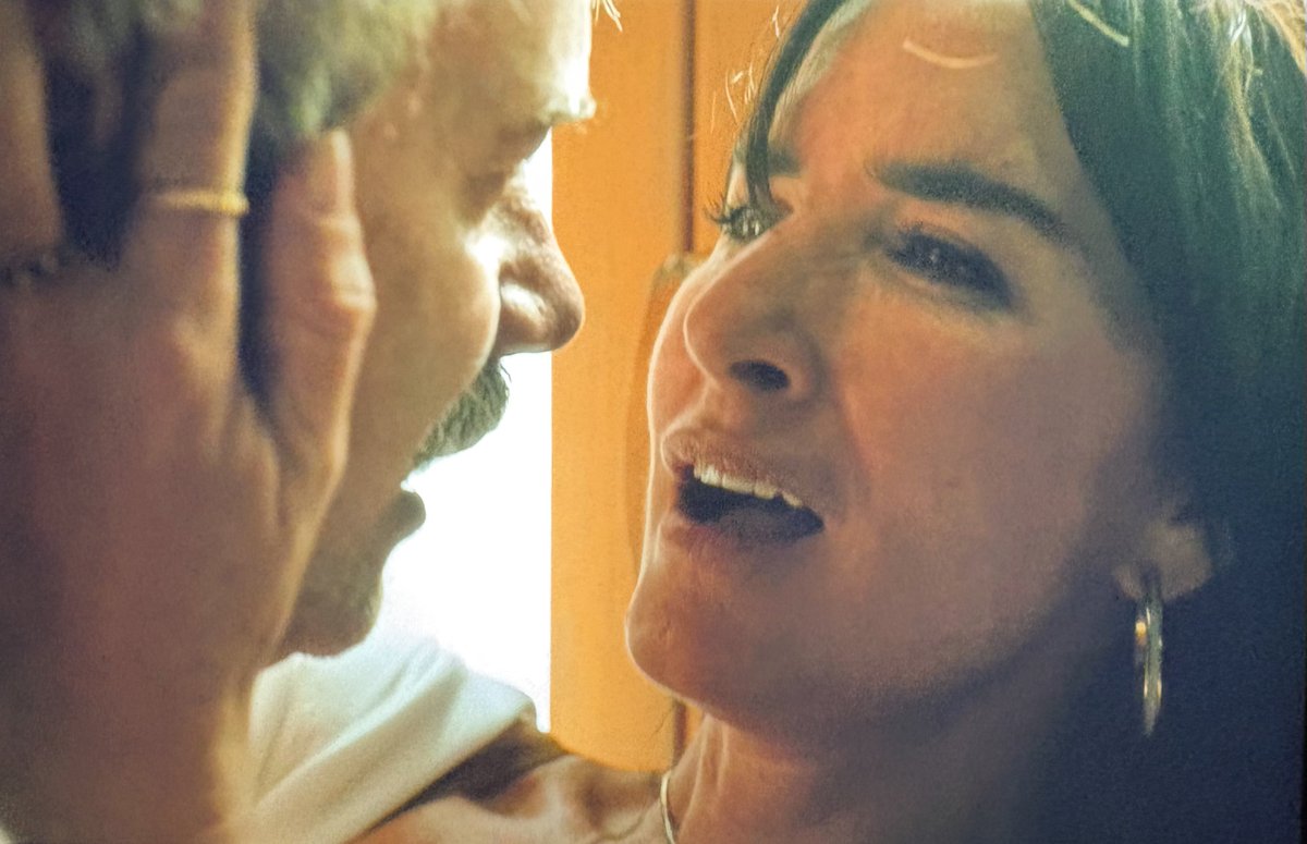 French woman tweet media