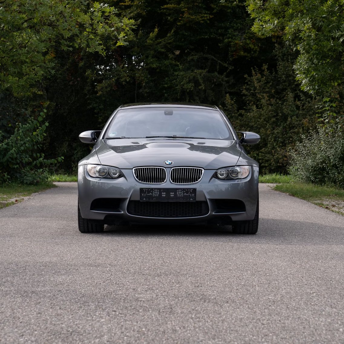 Autoweltmedia's tweet photo. BMW M3 E92.
S65 V8. I don’t care about the issues. 
I’d rebuild it just to have one.
Only V8 M3 ever made. Manual, SMG or DCT in GTS and CRT.
It sounds the best out of all M3 generations. 
And it still feels modern enough. 
Bluetooth from factory is enough for me.
You get a high-revving V8 and proper proportions.
That’s why this generation did it best for me.