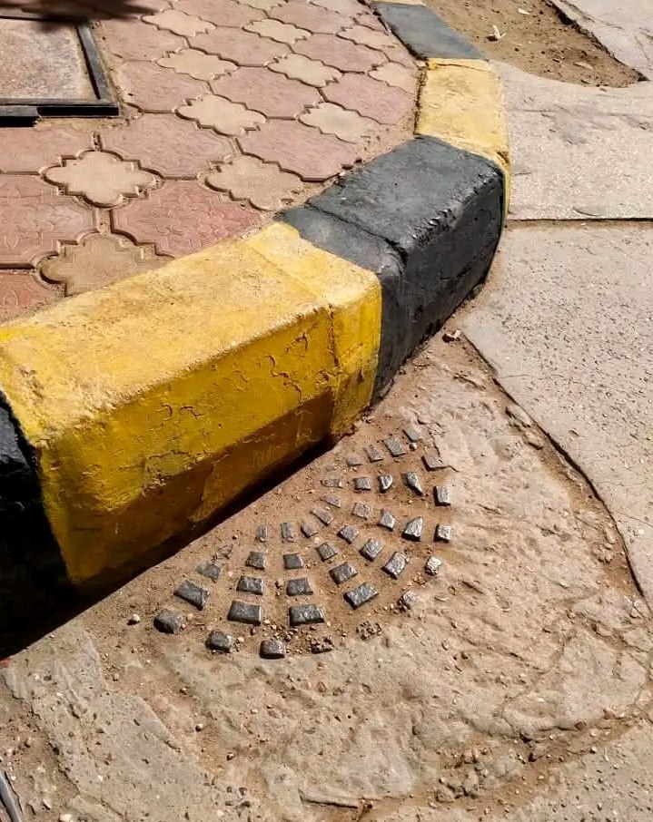 مين الغلطان برايك 😅

#هندسة_مدنية #مهندس_مدني  #هندسة_طرق #مساح #Civil_3D