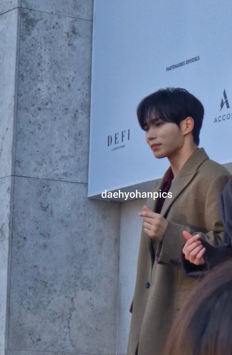 daehyohanpics's tweet photo. congratulations on finally making it to paris and successfully attending the pfw, our forever maknae #KIMJUNSEO. 
RUis are so proud of you and I'm sure WEi members are as well ♡ 

#김준서 #WEi #위아이 #ALD1 https://t.co/dUFGvIDOeE