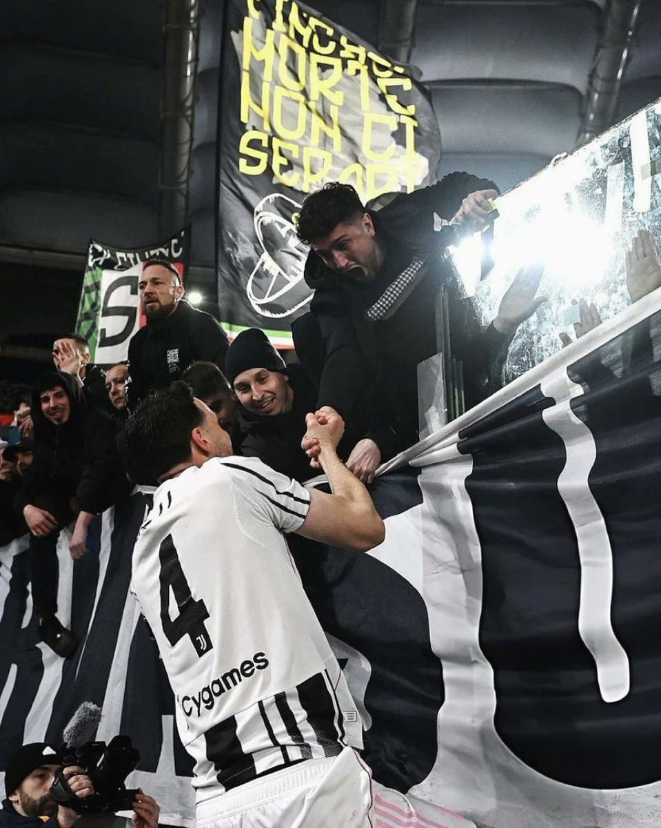 #Gatti es el ideal para llenar el área cuando la #Juventus necesita gol. De hecho, es mejor delantero que Openda y David esta temporada. El defensa ha hecho goles consecutivos,demostrando que es una arma extra para Spalletti en los últimos minutos de los partidos

[ <a href="/tuttosport/">Tuttosport</a> ]