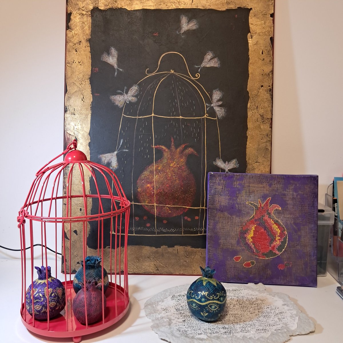 natimade's tweet photo. More, more pomegranates ❣️ Would you like one? Available 🍎🌙⭐ 
_
_
#natimade #natimadeart #pomegranate #artoftheday https://t.co/iaJ7h71BP6