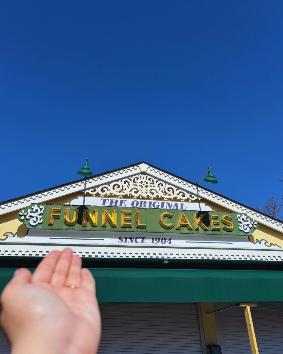 Six Flags St. Louis tweet media