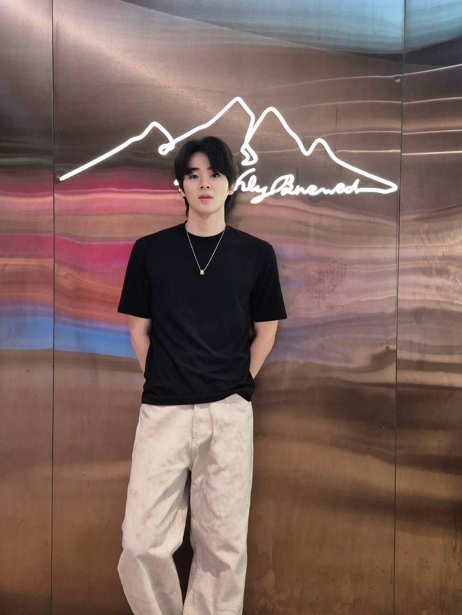 หล่อตี๋แต่ชอบโสด🤭

#bommu #ชาวมุ