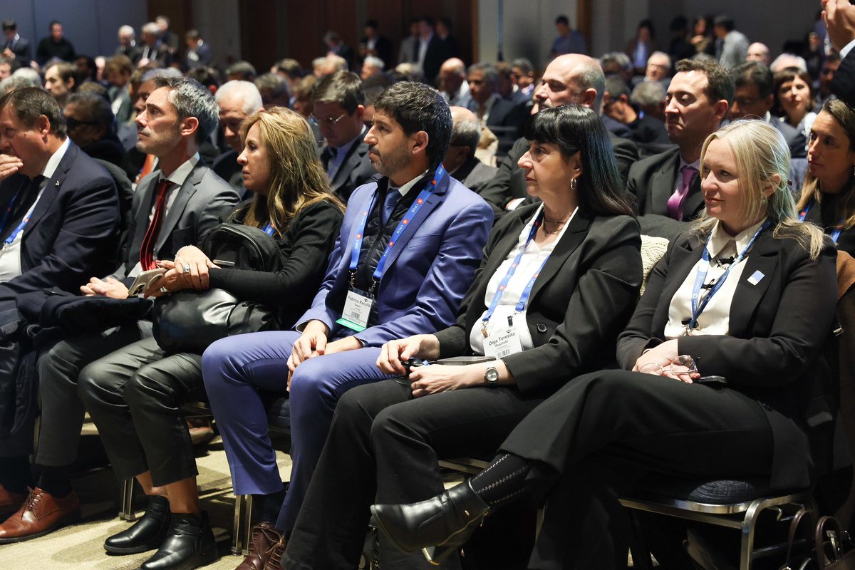 TeresitaMadera's tweet photo. Seguimos en el evento minero más importante del mundo 🌎⛏️

En el #ArgentinaDay, las provincias argentinas presentamos nuestros proyectos ante las principales empresas e inversores del sector minero internacional. https://t.co/WqHUEcBGvB
