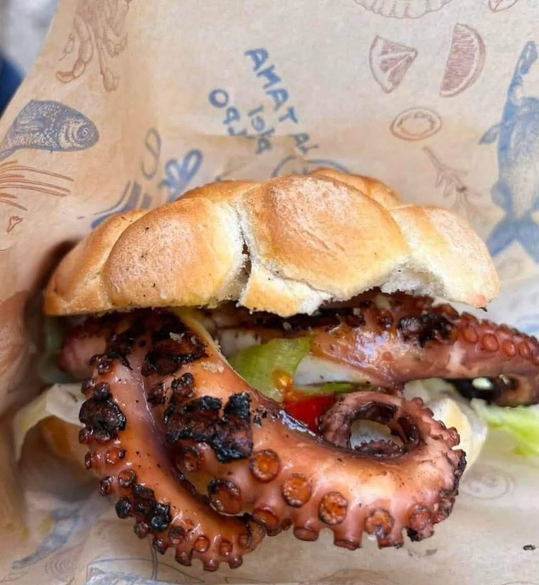 Quite possibly the strangest bit of food I’ve ever seen at a footy game. 😲

At SSC Bari in the Italian 2nd division, you can get an octopus sandwich. 🐙

At €8.00 (£6.60), would you try it? 🤔