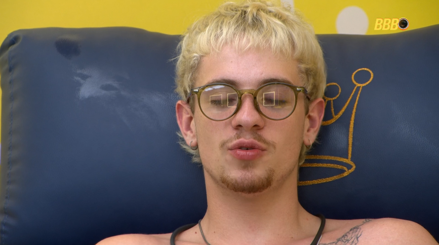 juliano falando que tem 4 pessoas na casa vivendo num resort(jonas, cowboy, jordana e marci) será que ele não se enxerga? ele tem uns dos jogos mais covardes da edição. se propos a ser pet e não tem enredo proprio