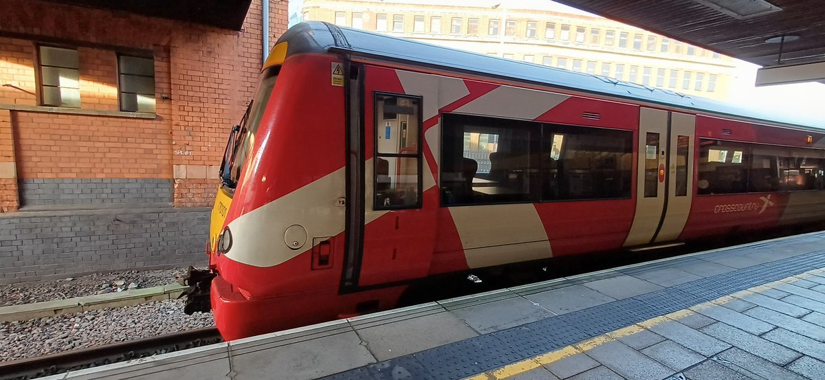 WilsonBone's tweet image. #TurbostarTuesday  170101 in its new @CrossCountryUK red and white livery, sits at Leicester awaiting  to form a service to Birmingham on 13/12/25