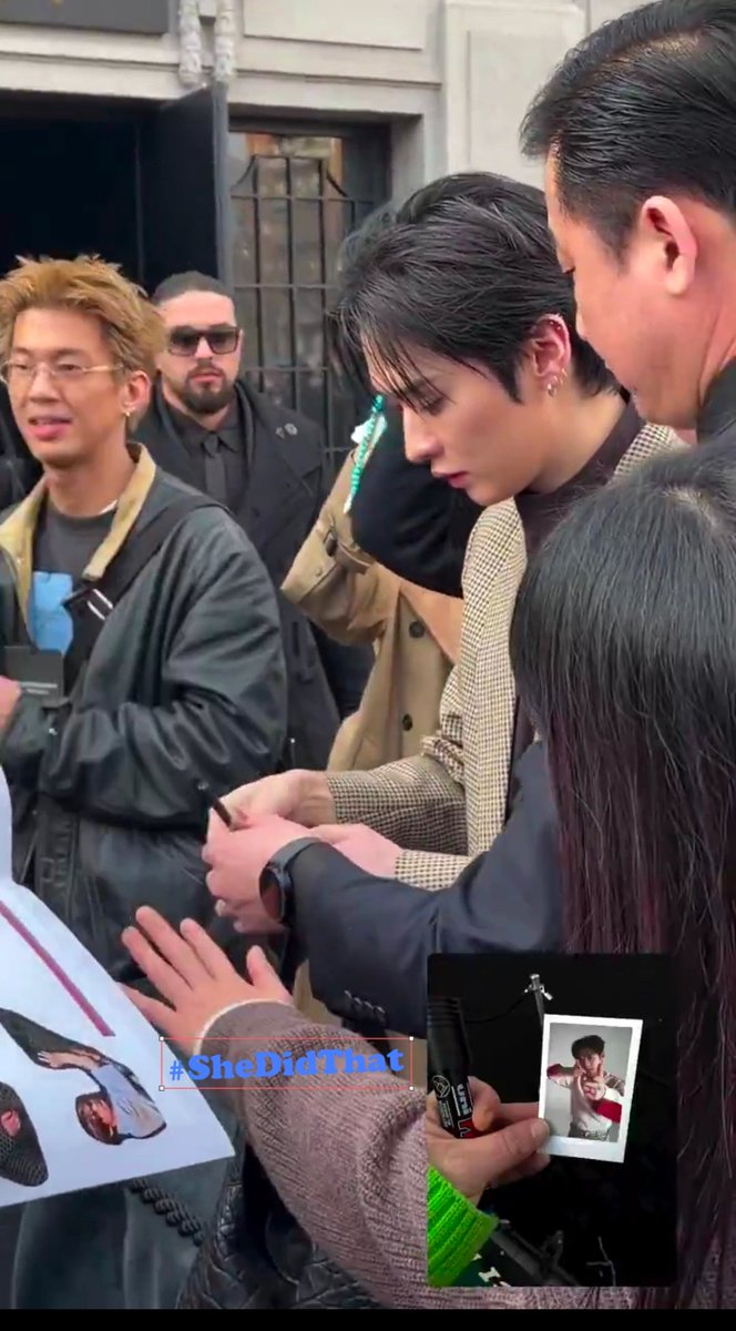 <a href="/zaistay10/">Zai | VIÓ A SKZ ❤️</a> His manager is the WOMAN in the brown cardigan and at 0:34 you can clearly SEE her gesturing for him NOT to sign anything.