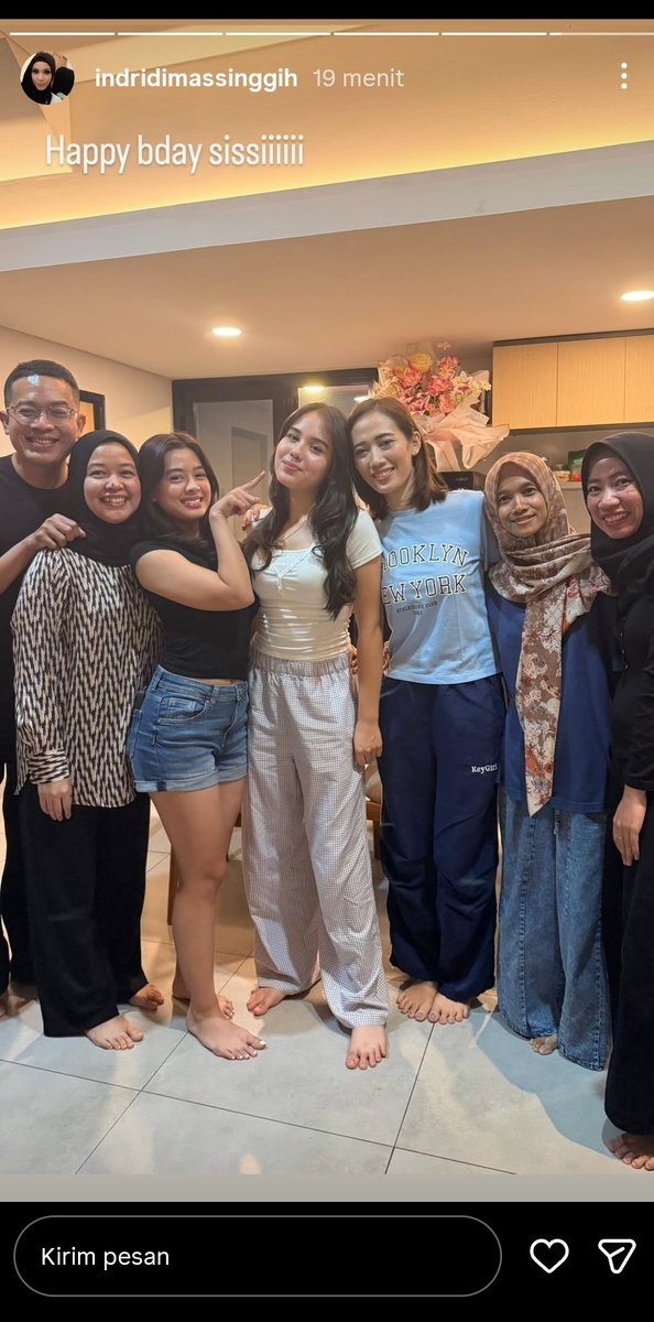 SitiA75228's tweet photo. Terharu banget sama hubungan mereka🥺langgeng terus ya duo cecan kesayangan gue🫶🤏duo ciwi positif vibes yang selalu produktif 🤍 https://t.co/gyUt1c893O