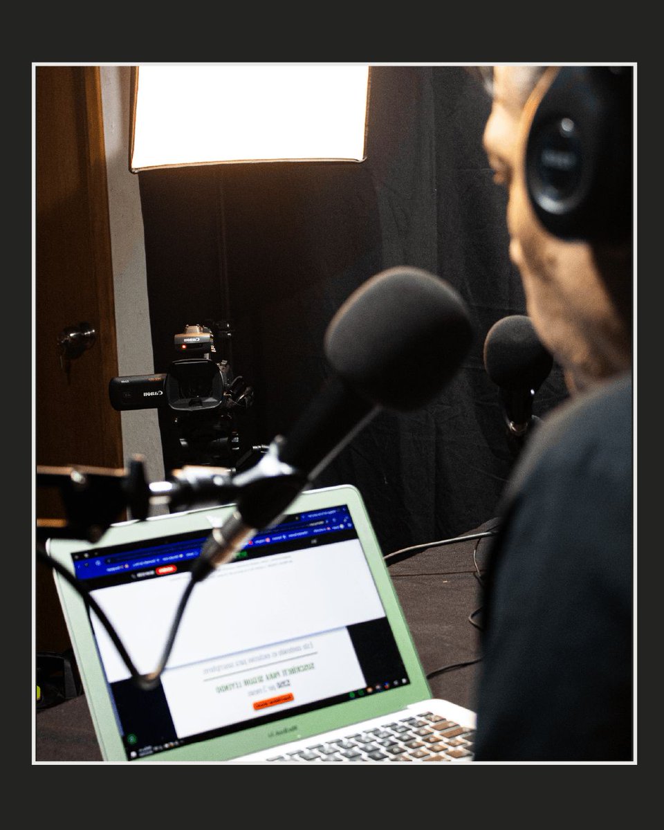 JonathanBL's tweet photo. Tu podcast al siguiente nivel 🎙️✨
No grabes en tu habitación. Renta nuestro Microestudio Pro, con audio y video en alta definición 🎧📸
¿No sabes por dónde empezar? Estamos dispuestos a colaborar contigo y orientarte en cada paso técnico para que tú solo te preocupes por hablar. https://t.co/PSyMZa5nid