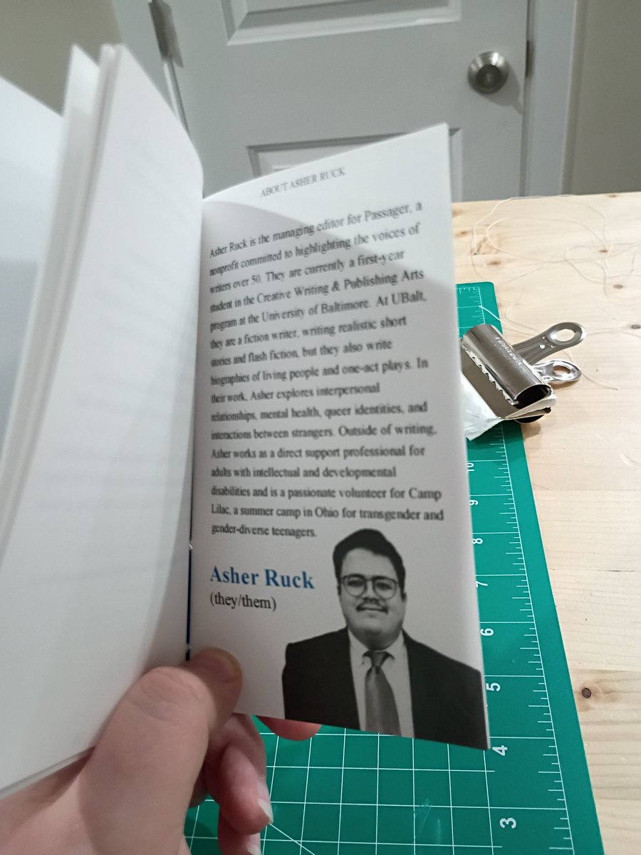 4SH37's tweet photo. Short story books I made for a midterm. https://t.co/bGeAdtFOIm