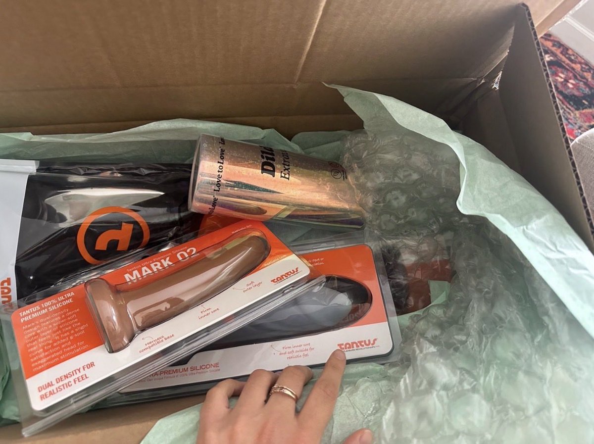 MistressBridg's tweet photo. Tools of pleasure have arrived. I’m ready. https://t.co/Lv9XDHOoQT
