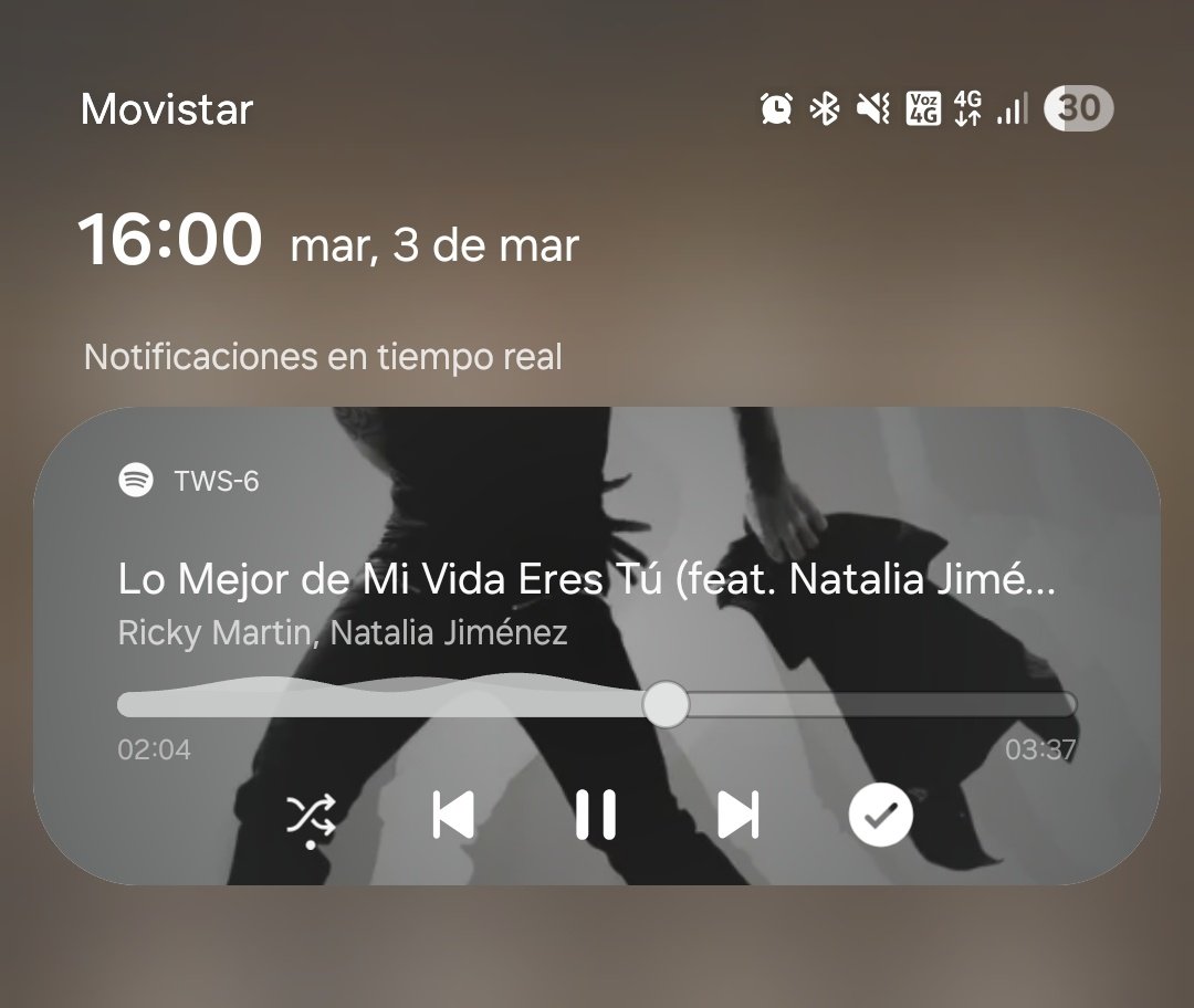 Esa amiga que entrena con cualquier canción pedorra