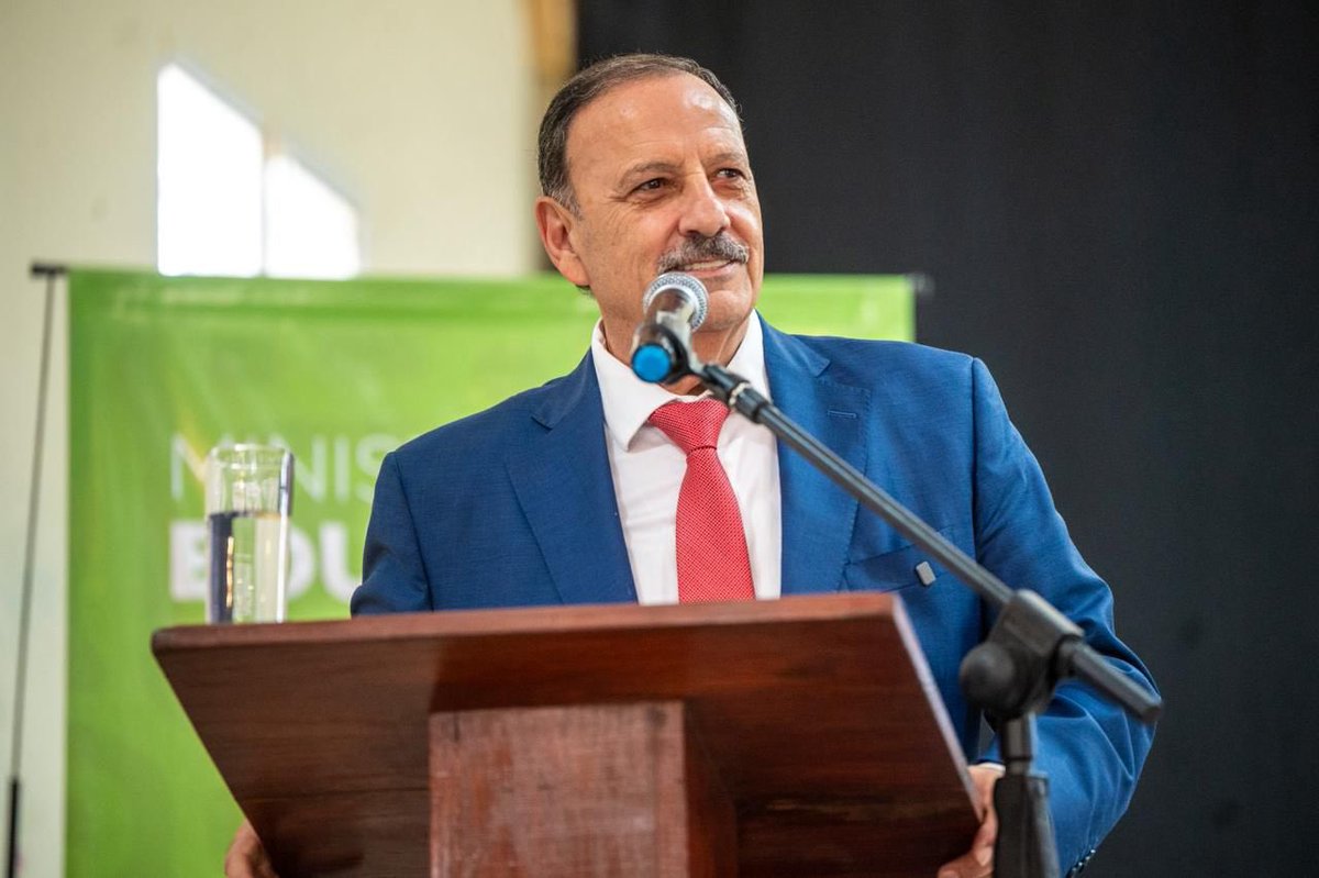diegobranca's tweet photo. Hay que empezar a poner el cuerpo si queremos que en 2027 esto cambie.

Uno de los pocos que lo está haciendo es @QuintelaRicardo 

Quien fue objeto de ataques del Presidente Milei el 1ro de Marzo y viene siendo asfixiado por el Gobierno Nacional desde que asumió en Diciembre de 2023

Hay que cambiar la Economía dijo hoy;
“La economía es simple, sencilla, práctica y concreta”.